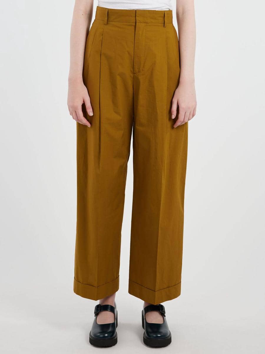 pinterest.com, 1. Katun Poplin Berasal dari Bahan Dasar yang Adem, 2. Perlu Dicatat: Lihat dengan Teliti Komposisinya!, 3. Katun Poplin Seratnya Padat tapi Nggak Gerah, 4. Cocok untuk Gaya Santai Hingga Rapi, 5. Tips Memilih Katun Poplin yang Adem