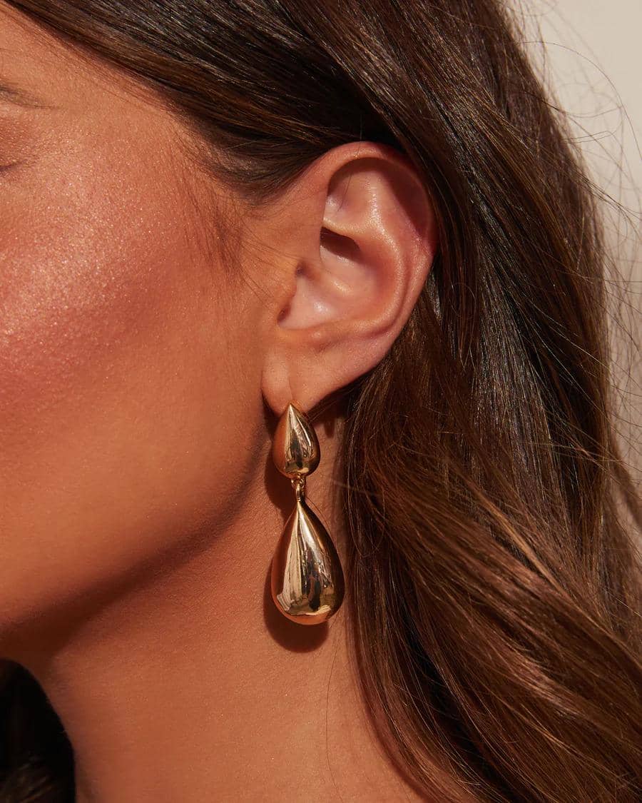 vicicollection.com.jpg, 1. Anting panjang linear , 2. Medium hoops klasik, 3. Anting bertingkat model teardrop, 4. Anting stud bentuk unik, 5. Anting hoops kotak