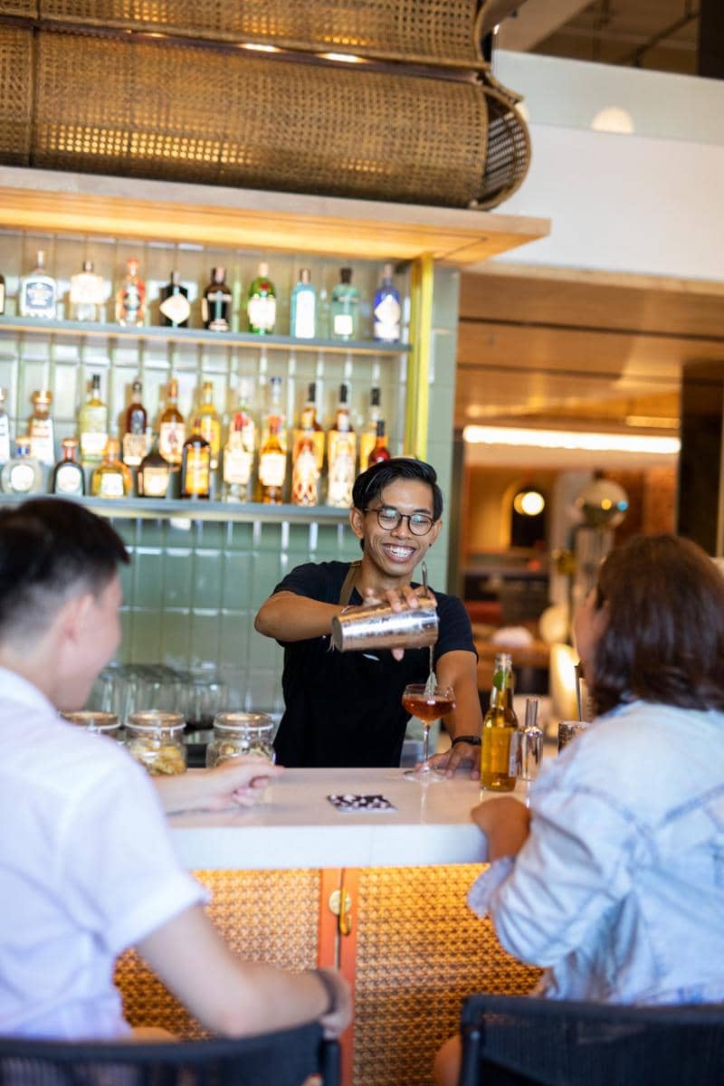 Tribe Kitchen 06 - Lifestyle.jpg, Perpaduan desain urban dan sentuhan lokal yang bikin betah, Lokasi strategis di jantung Kuta, Infinity pool dan sunset view yang Instagrammable, Komitmen pada pariwisata berkelanjutan, Bagian dari brand global yang berorientasi pada gaya hidup