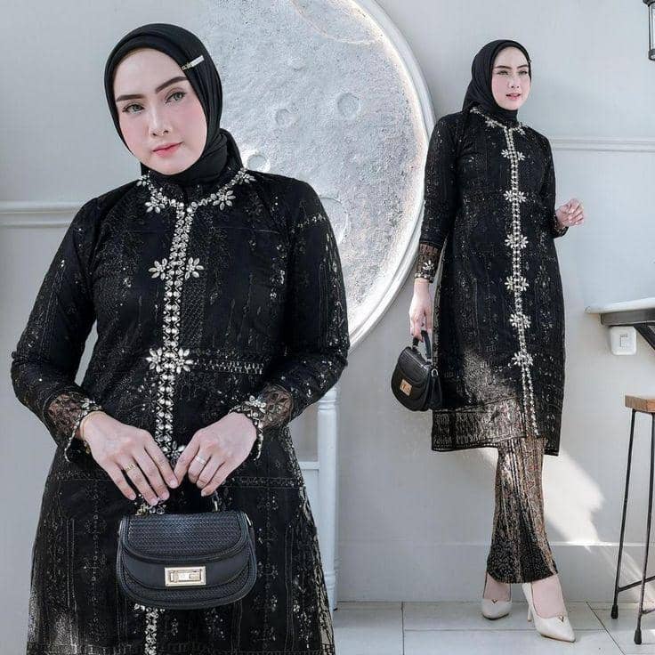 OOTD rok plisket kebaya hitam, 1. Kebaya Hitam Brokat dan Rok Plisket Satin , 2. Kebaya Kutu Baru dan Rok Span Plisket Batik, 3. Kebaya Hitam Asimetris dan Rok Plisket , 4. Kebaya Hitam Cape dan Rok Plisket Batik, 5. Kebaya Hitam Modern dan Rok Plisket
