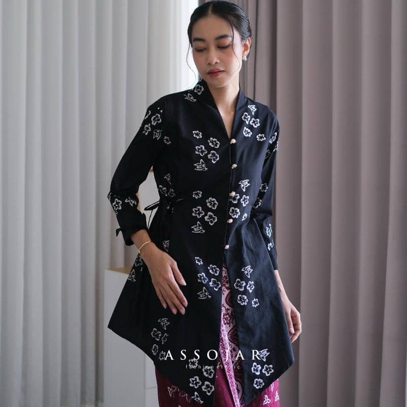 OOTD rok plisket kebaya batik, 1. Kebaya Batik Merah dan Rok Plisket, 2.  Kebaya Batik Kutu Baru dan Rok Plisket, 3. Kebaya Batik Modern dan Rok Plisket , 4. Kebaya Batik Tunik Panjang dan Rok Plisket, 5. Kebaya Batik Kutu Baru dan Rok Plisket Batik