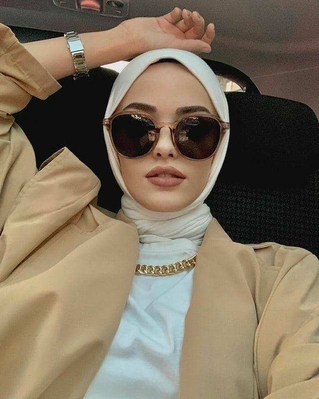 pinterest.com3.jpg, 1. Kalung emas panjang dengan liontin, 2. Kalung emas model link chain, 3. Kalung emas rantai chunky , 4. Kalung emas Y-shape, 5. Kalung emas layered