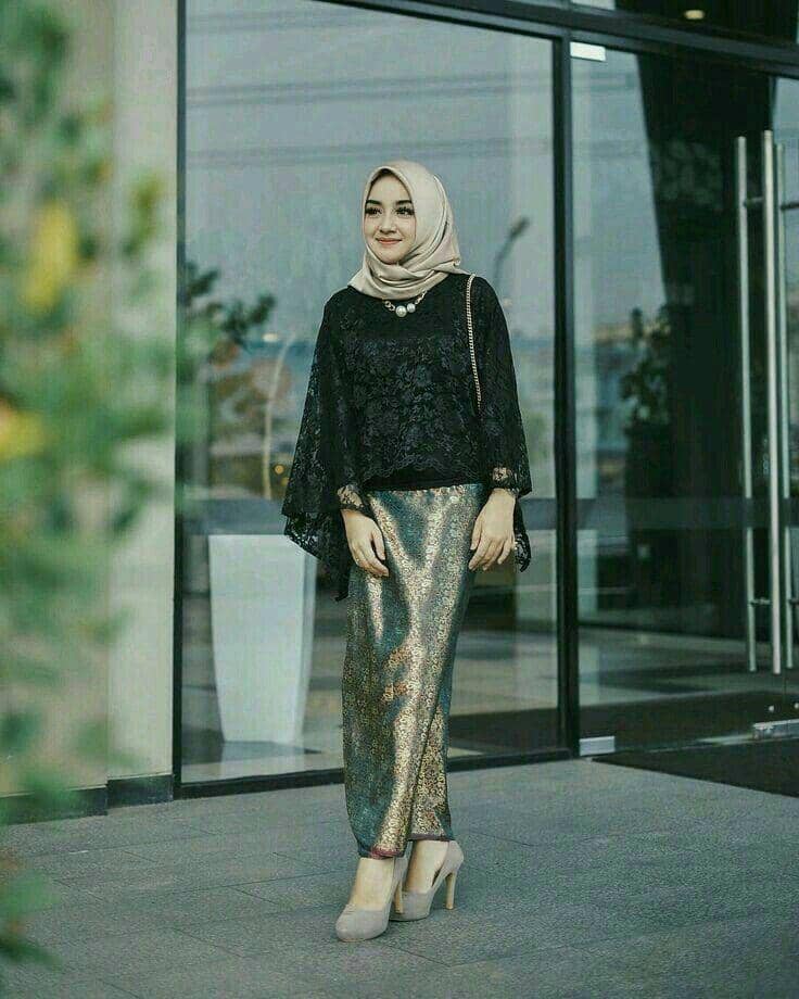 OOTD rok plisket kebaya hitam, 1. Kebaya Hitam Brokat dan Rok Plisket Satin , 2. Kebaya Kutu Baru dan Rok Span Plisket Batik, 3. Kebaya Hitam Asimetris dan Rok Plisket , 4. Kebaya Hitam Cape dan Rok Plisket Batik, 5. Kebaya Hitam Modern dan Rok Plisket