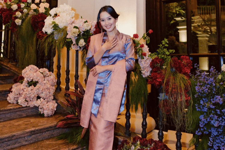 Cover Kebaya Polos - instagram.comginasinaga.png, 1. Kebaya Bludru Polos, 2. Kebaya Janggan Polos, 3. Kebaya Kutubaru Polos, 4. Kebaya Kartini Polos, 5. Kebaya Melayu Polos