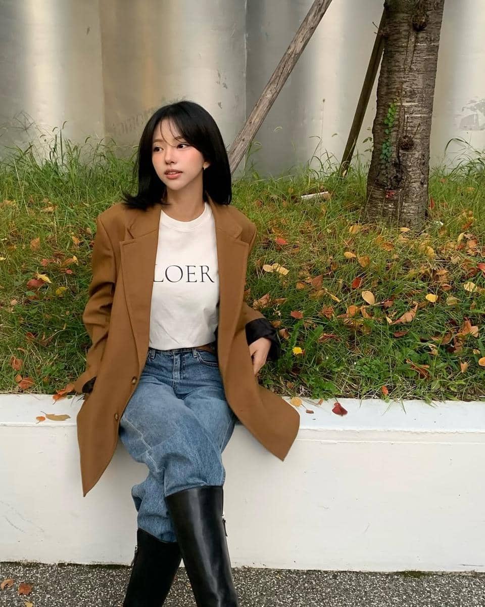 간만에 평온했던 하-루 ☀️.jpg, 1. Gaya semi formal dengan sneakers, 2. Gaya musim gugur yang hangat, 3. OOTD manis mirip anak SMA, 4. Pergi nongkrong dengan OOTD serba gelap, 5. Celana pendek saat musim panas datang 