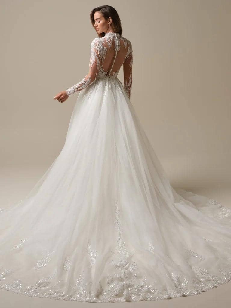 Maggie-Soterro-Torrence.jpg, 1. Gaun dengan Deep V Neckline, 2. Open Back &amp; Backless, 3. Sheer &amp; Illusion Fabrics, 4. Off-Shoulder &amp; Strapless, 5. Fit &amp; Flare Silhouette