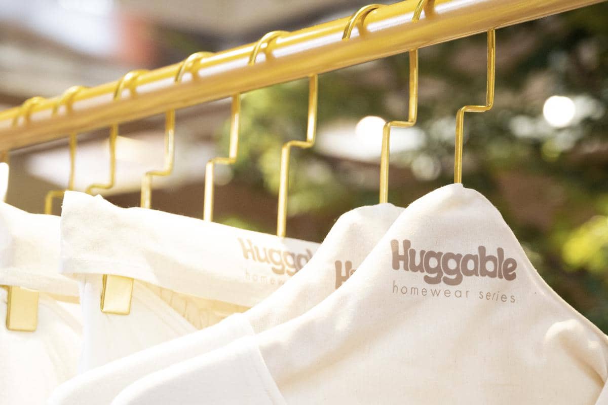 Heylocal - Huggable Homewear Series - 1.jpeg, 1. Dirancang untuk menemani momen Sederhana yang berarti, 2. Menggunakan material TENCEL™ Modal yang ramah kulit dan lingkungan, 3. Potongan versatile untuk gaya hidup yang dinamis dan mindful, 4. Filosofi self-care yang dibawa lewat pakaian, 5. Dian Ayu sebagai wajah kampanye yang mewakili perempuan modern
