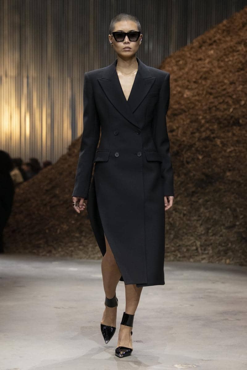 mcq_fw22_011-scaled.jpg, 1. Marni Fall/Winter 2019, 2. Eckhaus Latta Fall/Winter 2020, 3. Alexander McQueen Fall/Winter 2022, 4. Rick Owens Spring/Summer 2023, 5. Perayaan ulang tahun Telfar ke-20