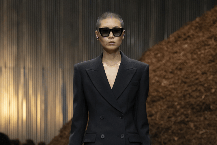 COVER STORY FOR POPBELA ARTICLE (34).png, 1. Marni Fall/Winter 2019, 2. Eckhaus Latta Fall/Winter 2020, 3. Alexander McQueen Fall/Winter 2022, 4. Rick Owens Spring/Summer 2023, 5. Perayaan ulang tahun Telfar ke-20