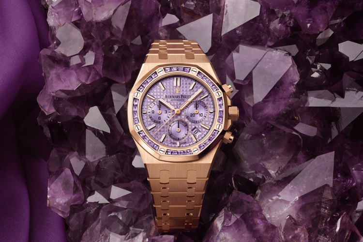 Cover Audemars Piguet - coveted.com.png, 1. Bobotnya Lebih Berat, 2. Perhatikan Baut pada Bezel-nya, 3. Letak Jendela Tanggal yang Simetris, 4. Tulisan pada Dial Harus Proporsional, 5. Ada Ukiran ‘AP’