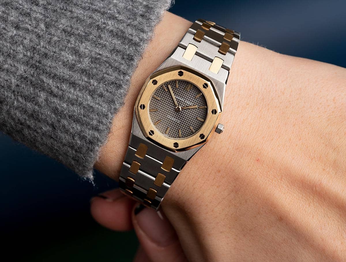 watchclub.com.jpg, 1. Bobotnya Lebih Berat, 2. Perhatikan Baut pada Bezel-nya, 3. Letak Jendela Tanggal yang Simetris, 4. Tulisan pada Dial Harus Proporsional, 5. Ada Ukiran ‘AP’