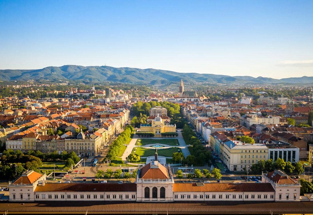 Fakta negara Kroasia Sore Istri dari Masa Depan, 1. Salah satu negara termuda di dunia, 2. Beribu kota di Zagreb, 3. Grožnjan, kotanya seni dan musik, 4. Pemilik kota terkecil di dunia, 5. Punya gaya hidup Fjaka untuk lepas stres