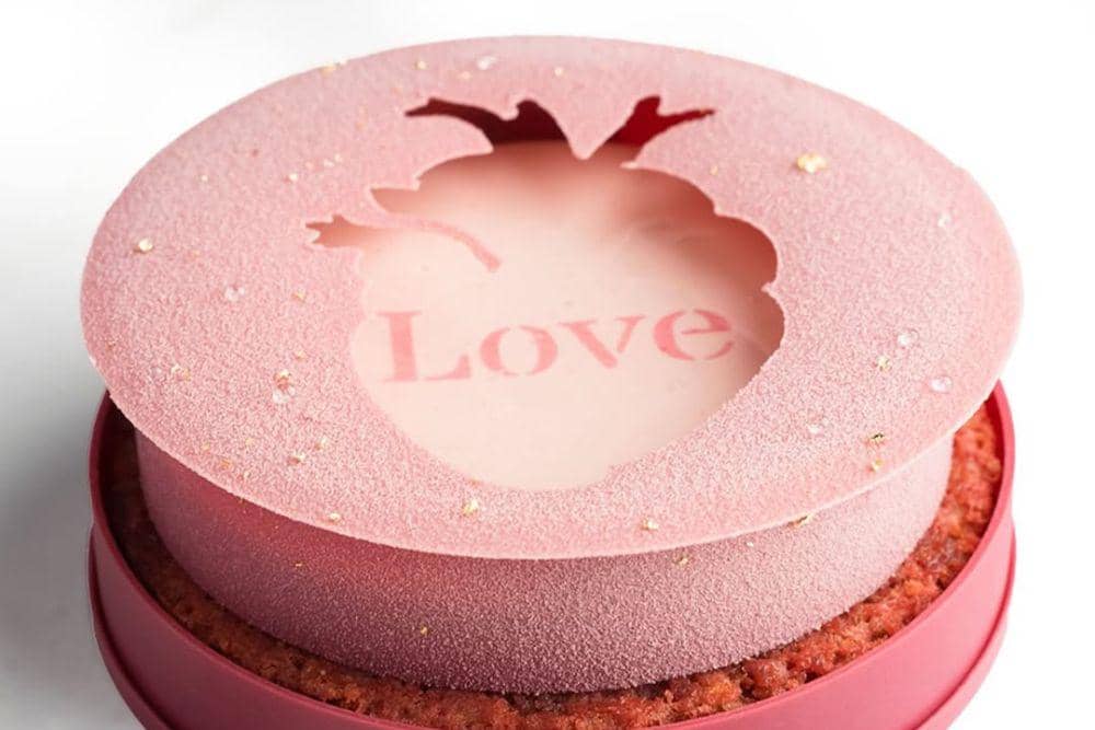 Fakta Menarik Cokelat Ruby dari Callebaut, 1. Terbuat dari biji kokoa pilihan, 2. Kaya akan rasa, 3. Punya warna pink yang unik dan alami, 4. Diolah secara khusus, 5. Cocok dipadukan dengan keju