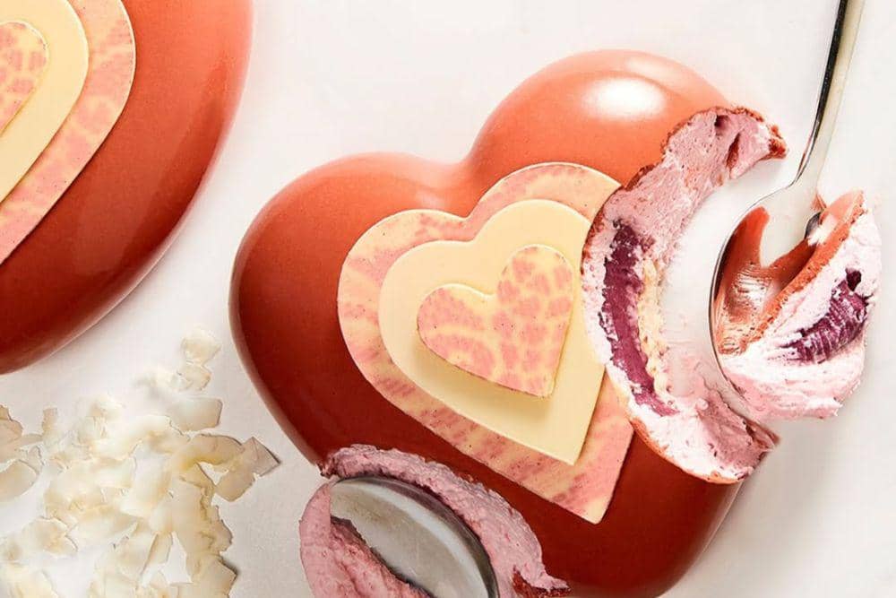 Fakta Menarik Cokelat Ruby dari Callebaut, 1. Terbuat dari biji kokoa pilihan, 2. Kaya akan rasa, 3. Punya warna pink yang unik dan alami, 4. Diolah secara khusus, 5. Cocok dipadukan dengan keju