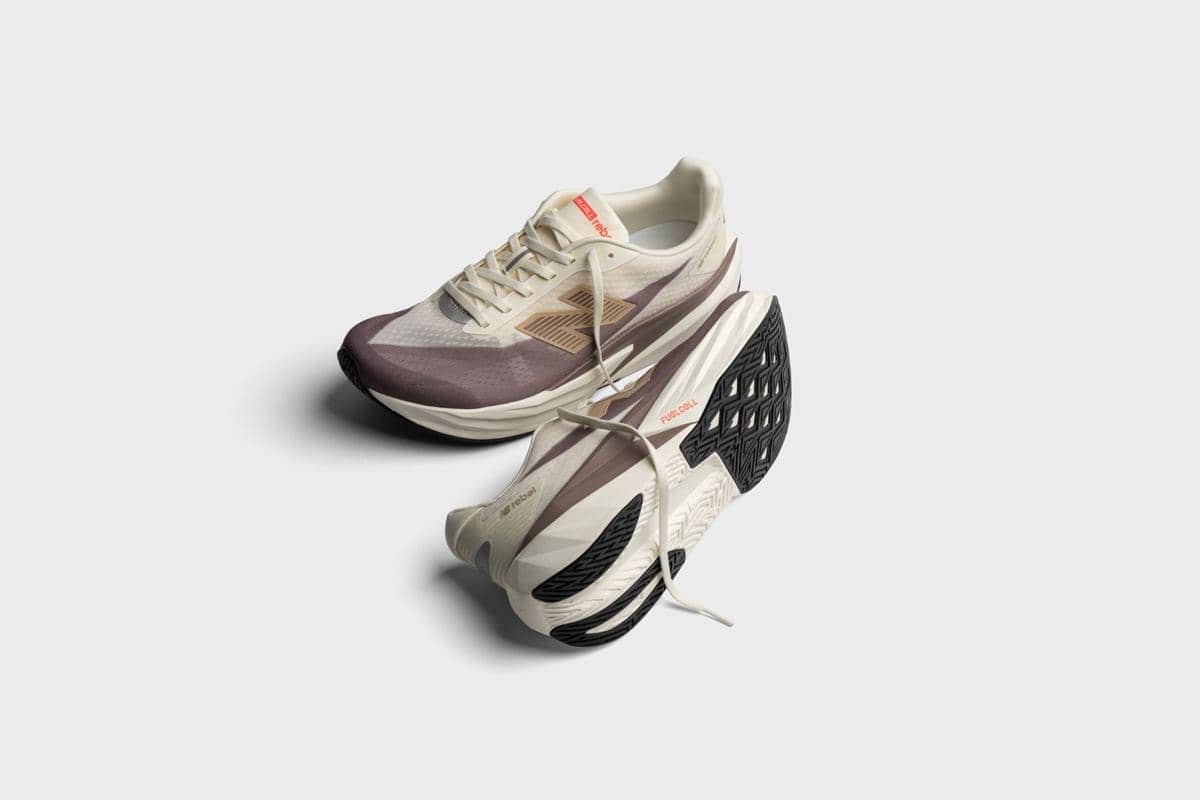 Foto 4. Sepatu New Balance FuelCell Rebel v5 colorway Beige_Brown tersedia mulai Juli 2025 di seluruh store New Balance dan website newbalance.co.id.jpeg, 1. Midsole PEBA-Blended yang ringan &amp; responsif, 2. Tetap nyaman untuk long run berjam-jam, 3. Terbukti dipakai di marathon oleh pelari profesional, 4. Peningkatan signifikan dari versi sebelumnya, 5. Dirancang untuk pelari yang ingin tampil agresif