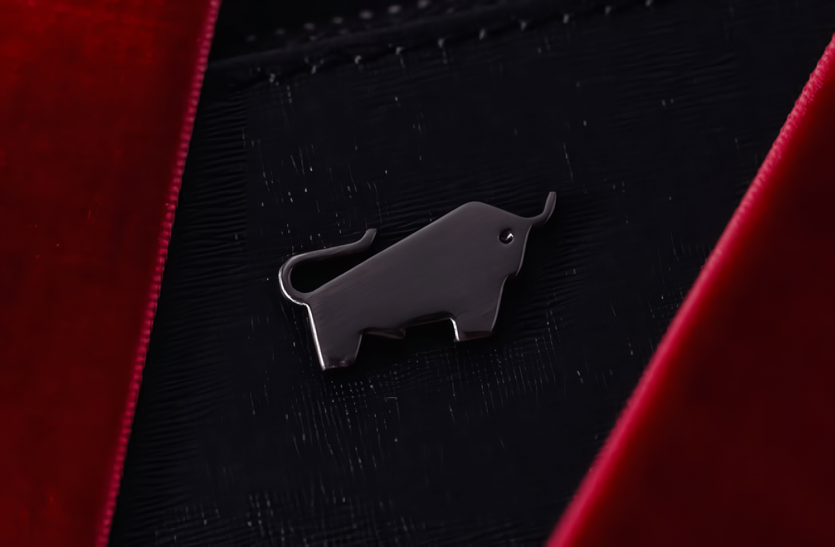 Braun Buffel Logo.png, 1. Kualitas kulit premium , 2. Logo dan jahitan, 3. Label dan kode produk, 4. Packaging dan sertifikat keaslian, 5. Tempat beli yang tepercaya