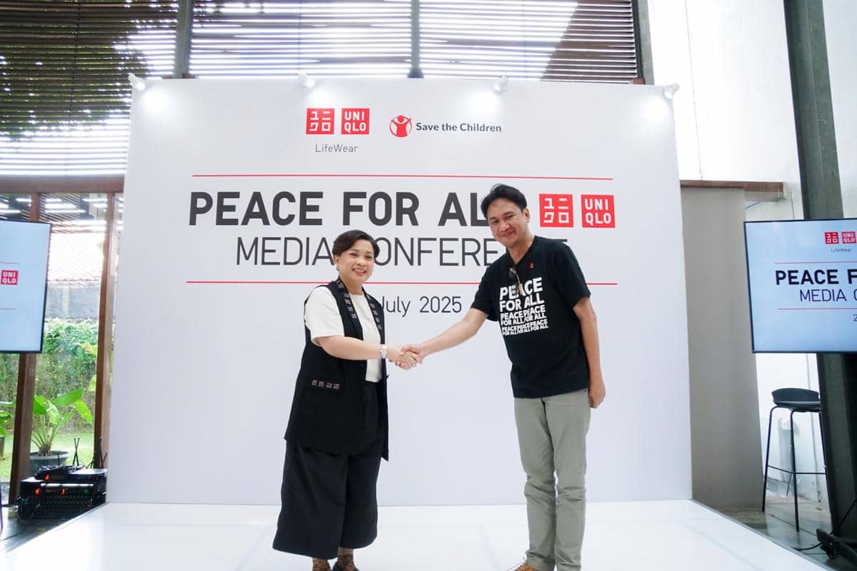 UNIQLO PEACE FOR ALL - 1.jpg, 1. Fokus pada perlindungan anak dan edukasi anti-kekerasan, 2. Telah dilaksanakan di Sleman dan akan diperluas ke Bandung, 3. Dampak positif di sekolah, dari kesadaran hingga akses air bersih, 4. Pameran PEACE FOR ALL dan peluncuran koleksi kolaborasi baru, 5. Komitmen UNIQLO terhadap program berkelanjutan dan pesan perdamaian