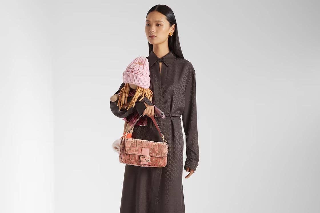 rekomendasi handbag Fendi, 1. Peekaboo ISeeU Small Blue Leather Bag with Laser-Cut Coral Bandana Motif, 2. Peekaboo ISeeU Petite Multicolour Woven Leather and Suede Bag, 3. Fendi Spy Small Pink Leather Bag, 4. Fendi Vanity Mini Bag , 5. Fendi Mini Roll Bag
