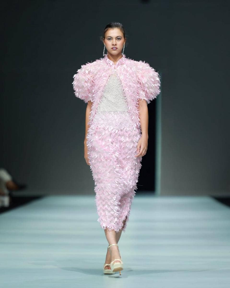 A moment unfolds — CONTINUUM takes the stage, where stories are worn, not just told.This season,.jpg, 1. ARTKEA BLOOM, 2. ARTKEA COLOURS, 3. ARTKEA STRIPES, 3. LACE by ARTKEA, 5. Kolaborasi strategis yang menyempurnakan presentasi