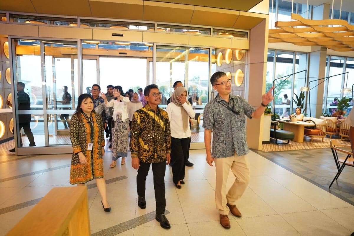 Grand Opening Jakarta Premium Outlets (2).jpg, 1. Berlokasi di Tangerang, 2. Mengusung konsep "Green Building", 3. Pengalaman berbelanja dengan standar internasional, 4. Acara pembukaan dimeriahkan oleh MALIQ & D’ESSENTIALS, 5. Diskon spesial hingga 80%