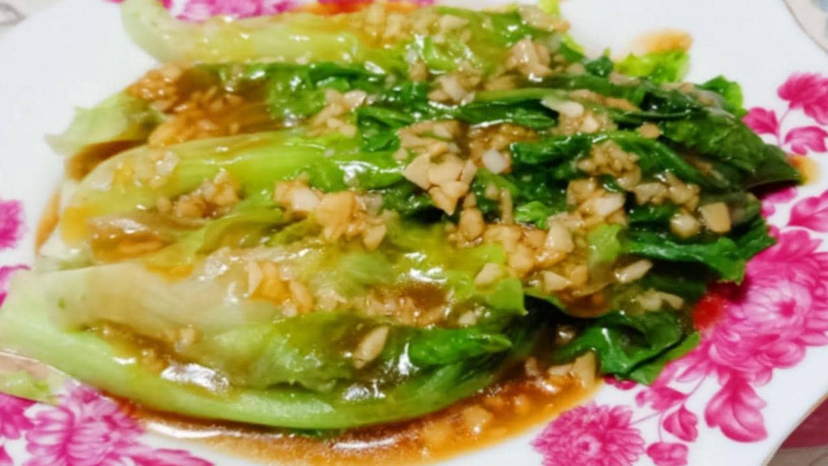 Resep selada, 1. Resep salad sayur, 2. Tumis selada saus tiram, 3. Resep omelet selada, 4. Tortila isi selada daging sapi, 5. Resep selada siram bawang putih