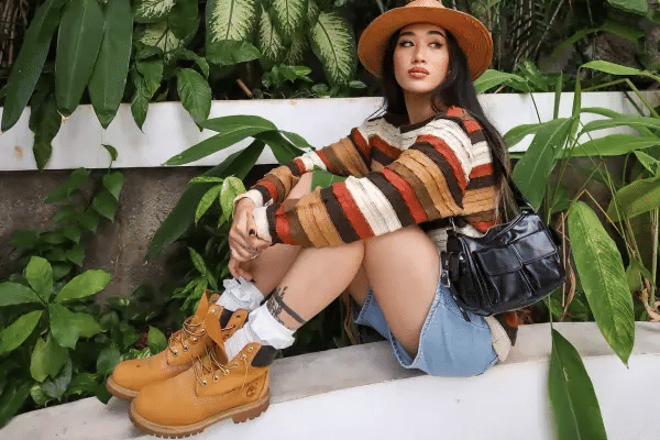 rekomendasi sepatu boots Timberland, 1. Women's Timberland® Premium 6-Inch Waterproof Boot, 2. Women’s Stone Street Platform Kiltie Boot, 3. Women's Allington Mid Lace-Up Boot, 4. Women's Dalston Vibe Mid Chelsea Boot, 5. Women's Everleigh Chelsea Boot