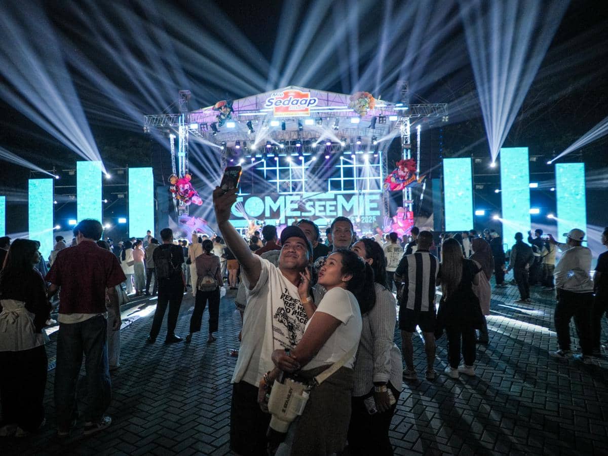 Come See Mie Fest 2025 Mie Sedaap Bandung, Konsep venue yang artsy, Banyak aktivitas seru berhadiah, Berdayakan kreator lokal, Bertabur penampilan artis yang memukau
