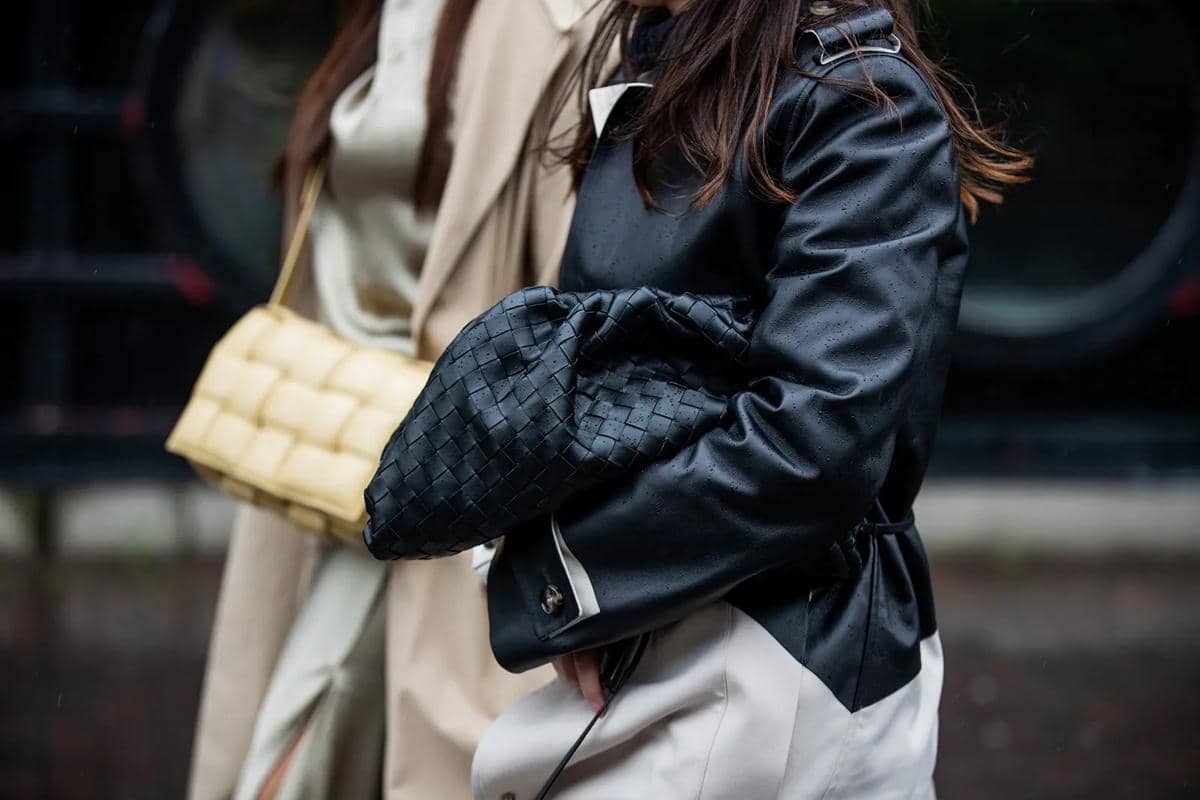 bagpad.com.jpg, 1. Memiliki pola anyaman unik ‘intrecciato’ yang presisi, 2. Hardware dari logam premium yang solid, 3. Ada nomor autentikasi yang bisa dilacak di bagian dalam tas, 4. Hadir dengan dust bag eksklusif, 5. Jangan tergiur dengan harga miring