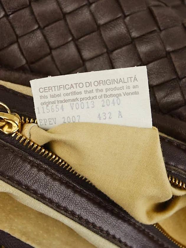 yoogiscloset.com.jpg, 1. Memiliki pola anyaman unik ‘intrecciato’ yang presisi, 2. Hardware dari logam premium yang solid, 3. Ada nomor autentikasi yang bisa dilacak di bagian dalam tas, 4. Hadir dengan dust bag eksklusif, 5. Jangan tergiur dengan harga miring