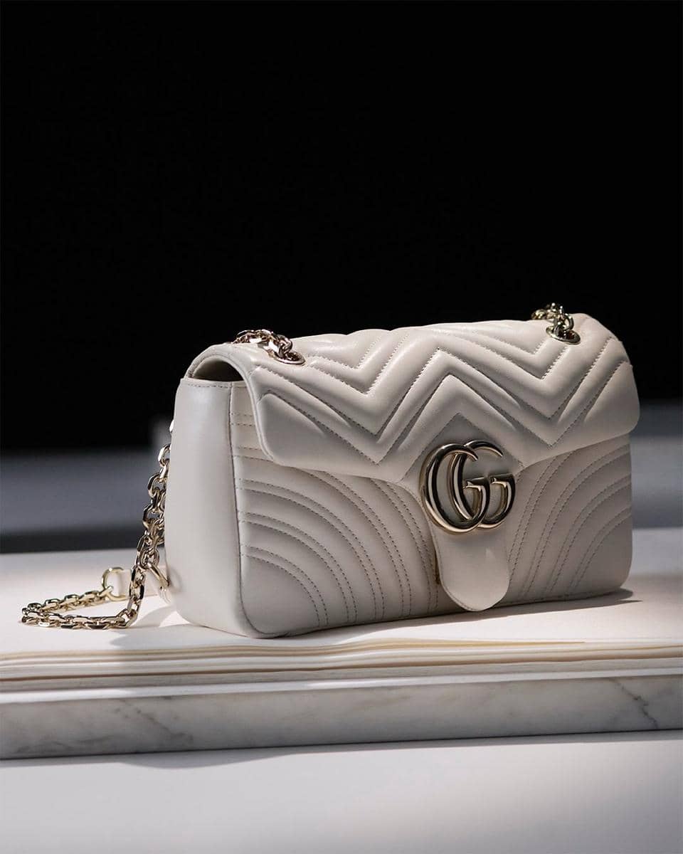 instagram.com:gucci.jpg, 1. Tas Gucci asli dibuat dengan material berkualitas, 2. Teliti kembali nomor seri, 3. Perhatikan kualitas logo pada tas, 4. Cek kerapian jahitan, 5. Tas Gucci asli dilengkapi dustbag mewah