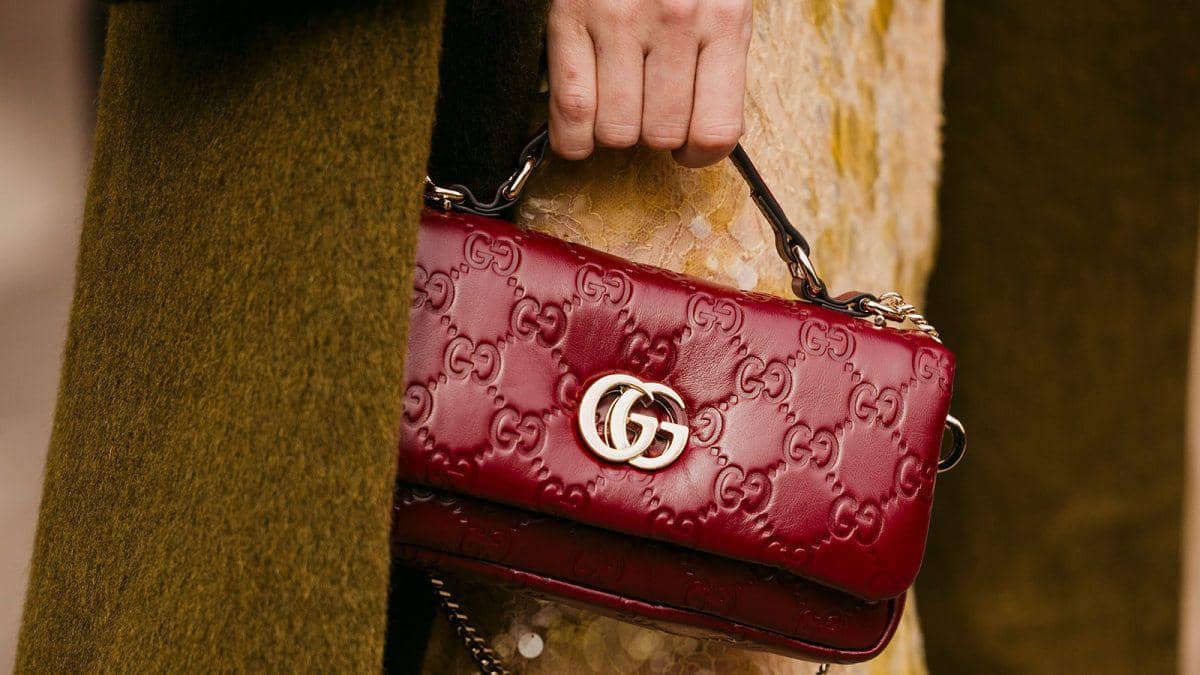 purseblog.com.jpg, 1. Tas Gucci asli dibuat dengan material berkualitas, 2. Teliti kembali nomor seri, 3. Perhatikan kualitas logo pada tas, 4. Cek kerapian jahitan, 5. Tas Gucci asli dilengkapi dustbag mewah