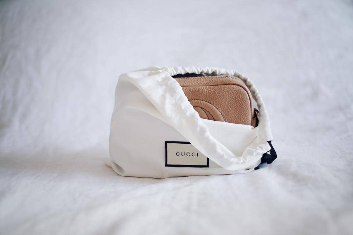 luxity.co.za.jpg, 1. Tas Gucci asli dibuat dengan material berkualitas, 2. Teliti kembali nomor seri, 3. Perhatikan kualitas logo pada tas, 4. Cek kerapian jahitan, 5. Tas Gucci asli dilengkapi dustbag mewah
