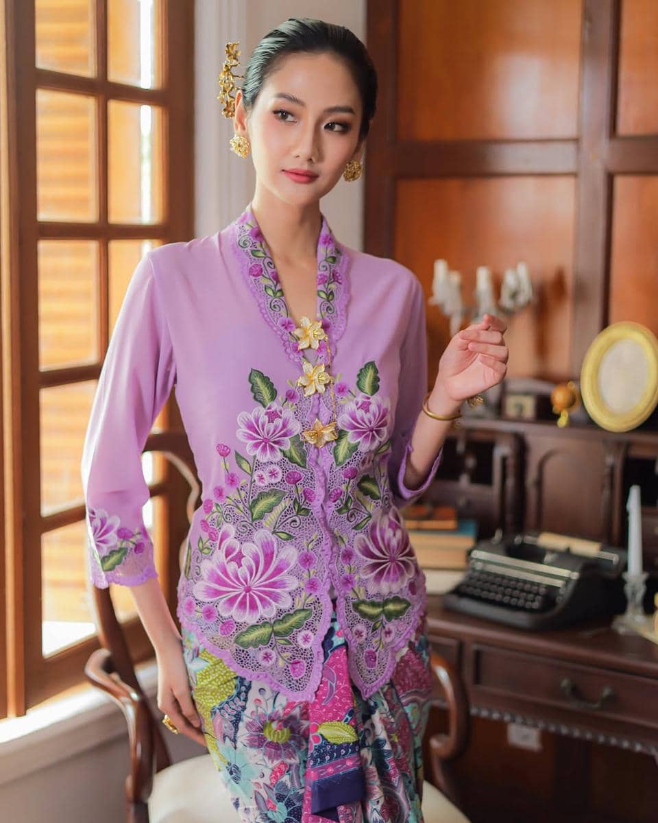 instagram.com:roemahkebaya_catalogue.jpg, 1. Kebaya Encim, 2. Kebaya Kutubaru, 3. Kebaya Kartini, 4. Kebaya Lengan Lonceng, 5. Kebaya Bali