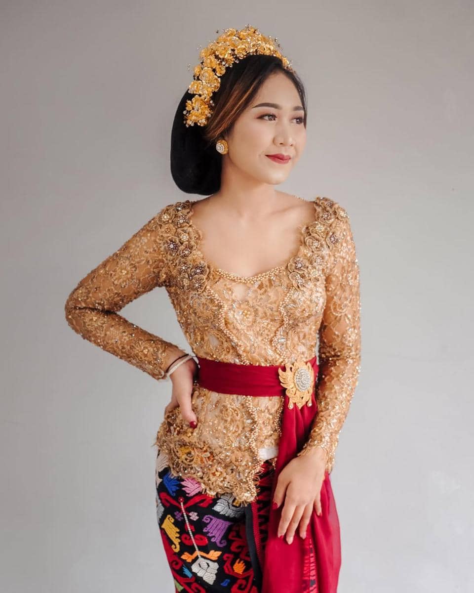 instagram.com:hitafelicite.jpg, 1. Kebaya Encim, 2. Kebaya Kutubaru, 3. Kebaya Kartini, 4. Kebaya Lengan Lonceng, 5. Kebaya Bali