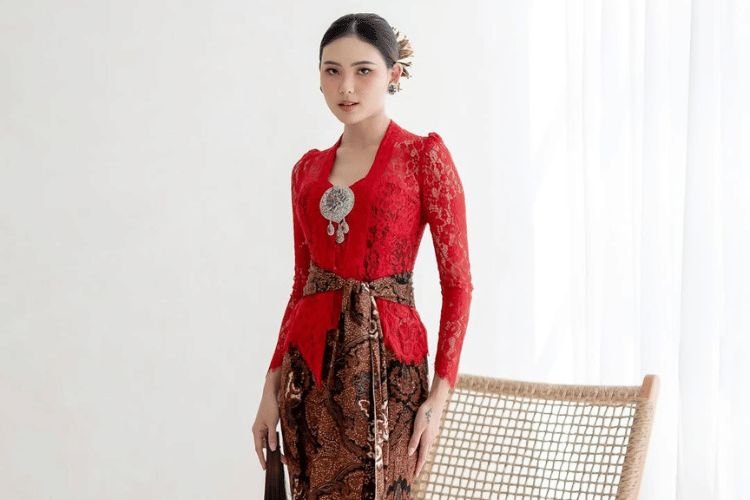 Cover Kebaya HUT RI - instagram.comyuli_kebayabali.png, 1. Kebaya Encim, 2. Kebaya Kutubaru, 3. Kebaya Kartini, 4. Kebaya Lengan Lonceng, 5. Kebaya Bali