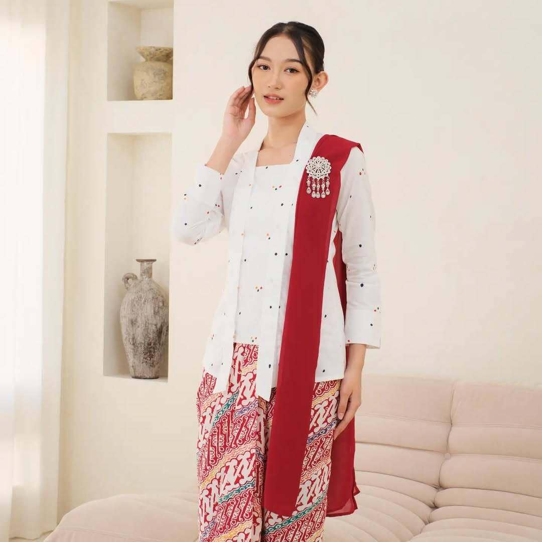 instagram.com-khalisabatik.id.jpg, 1. Kebaya Encim, 2. Kebaya Kutubaru, 3. Kebaya Kartini, 4. Kebaya Lengan Lonceng, 5. Kebaya Bali