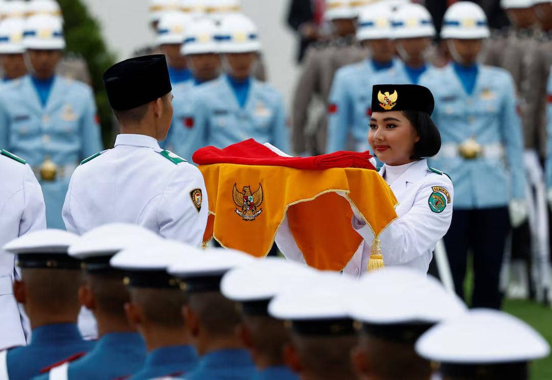 reuters.com.jpg, 1. Bentuk Seragam, 2. Arti di Balik Berbagai Atribut Seragam Anggota Paskibraka, 3. Lambang Korps Paskibraka, 4. Filosofi Lambang Korps Paskibraka, 5. Lambang Bunga Teratai