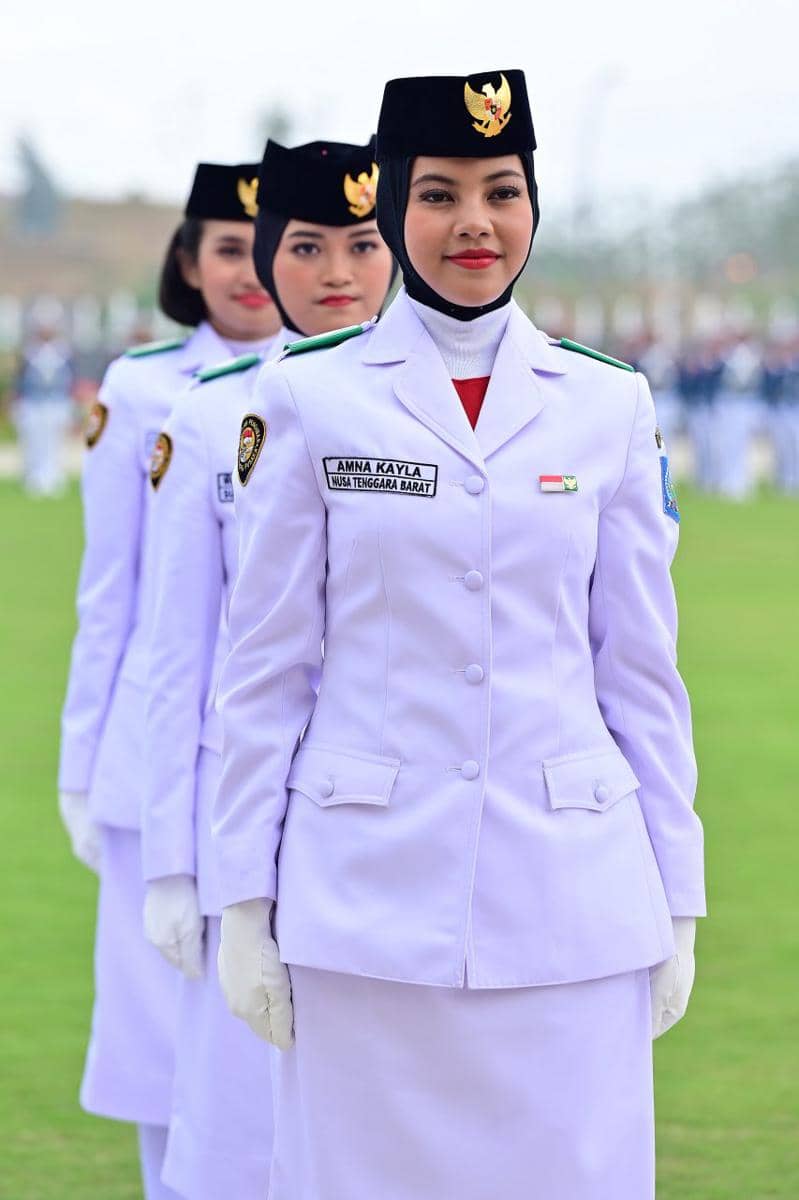 presidenri.go.id3.jpeg, 1. Bentuk Seragam, 2. Arti di Balik Berbagai Atribut Seragam Anggota Paskibraka, 3. Lambang Korps Paskibraka, 4. Filosofi Lambang Korps Paskibraka, 5. Lambang Bunga Teratai