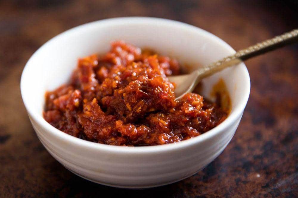 Ilustrasi sambal bawang ebi. (Situs seriouseats.com), 1. Resep Sambal Bawang Ijo, 2. Resep Sambal Bawang Terasi, 3. Resep Sambal Bawang Tomat, 4. Resep Sambal Bawang Ebi, 5. Resep Sambal Bawang Jeruk Limau