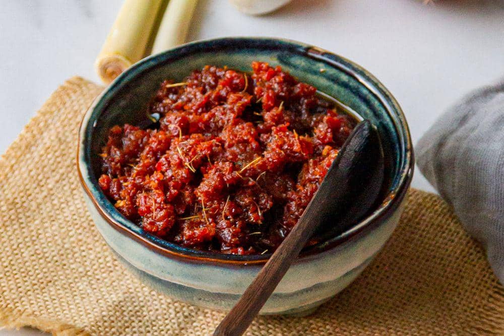 Ilustrasi sambal bawang terasi. (Situs woonheng.com), 1. Resep Sambal Bawang Ijo, 2. Resep Sambal Bawang Terasi, 3. Resep Sambal Bawang Tomat, 4. Resep Sambal Bawang Ebi, 5. Resep Sambal Bawang Jeruk Limau