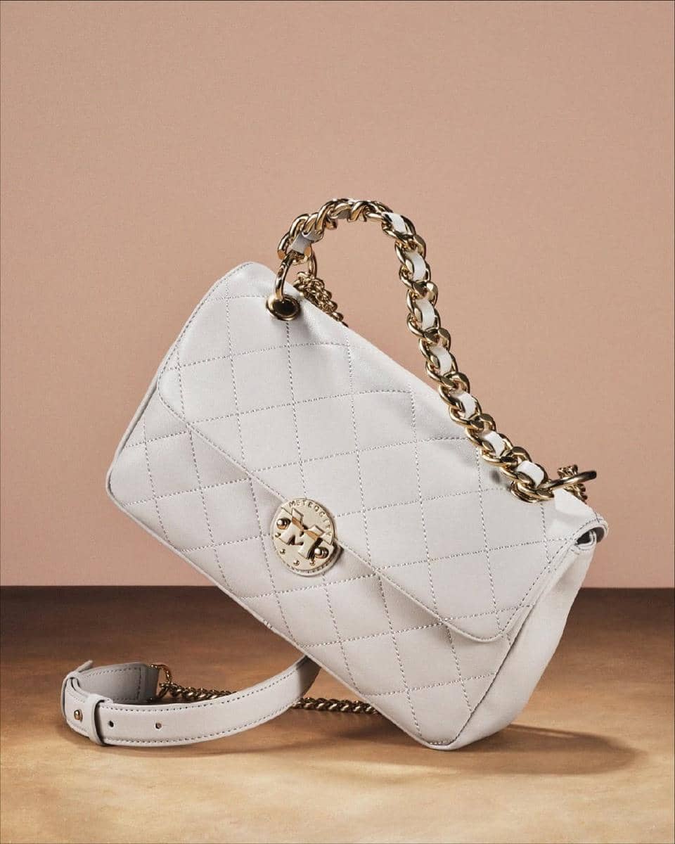 instagram.com:metrocity.korea2.jpg, 1. Material Tas Berkualitas, 2. Jahitan Presisi dan Rapi, 3. Perhatikan Detail dan Hardware Pada Tas, 4. Pastikan Kelengkapan Produk, 5. Hindari Membeli Barang Cacat