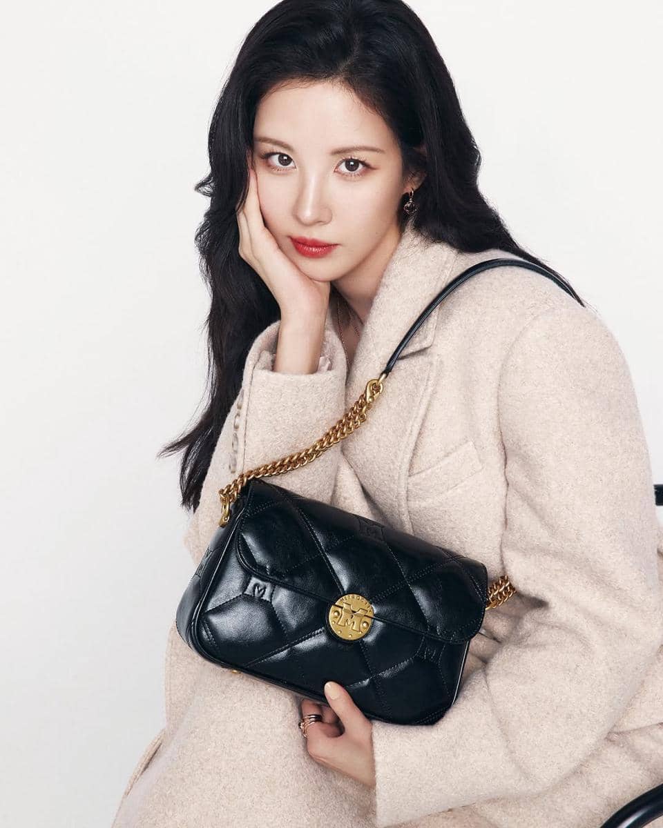 instagram.com:metrocity.korea5.jpg, 1. Material Tas Berkualitas, 2. Jahitan Presisi dan Rapi, 3. Perhatikan Detail dan Hardware Pada Tas, 4. Pastikan Kelengkapan Produk, 5. Hindari Membeli Barang Cacat