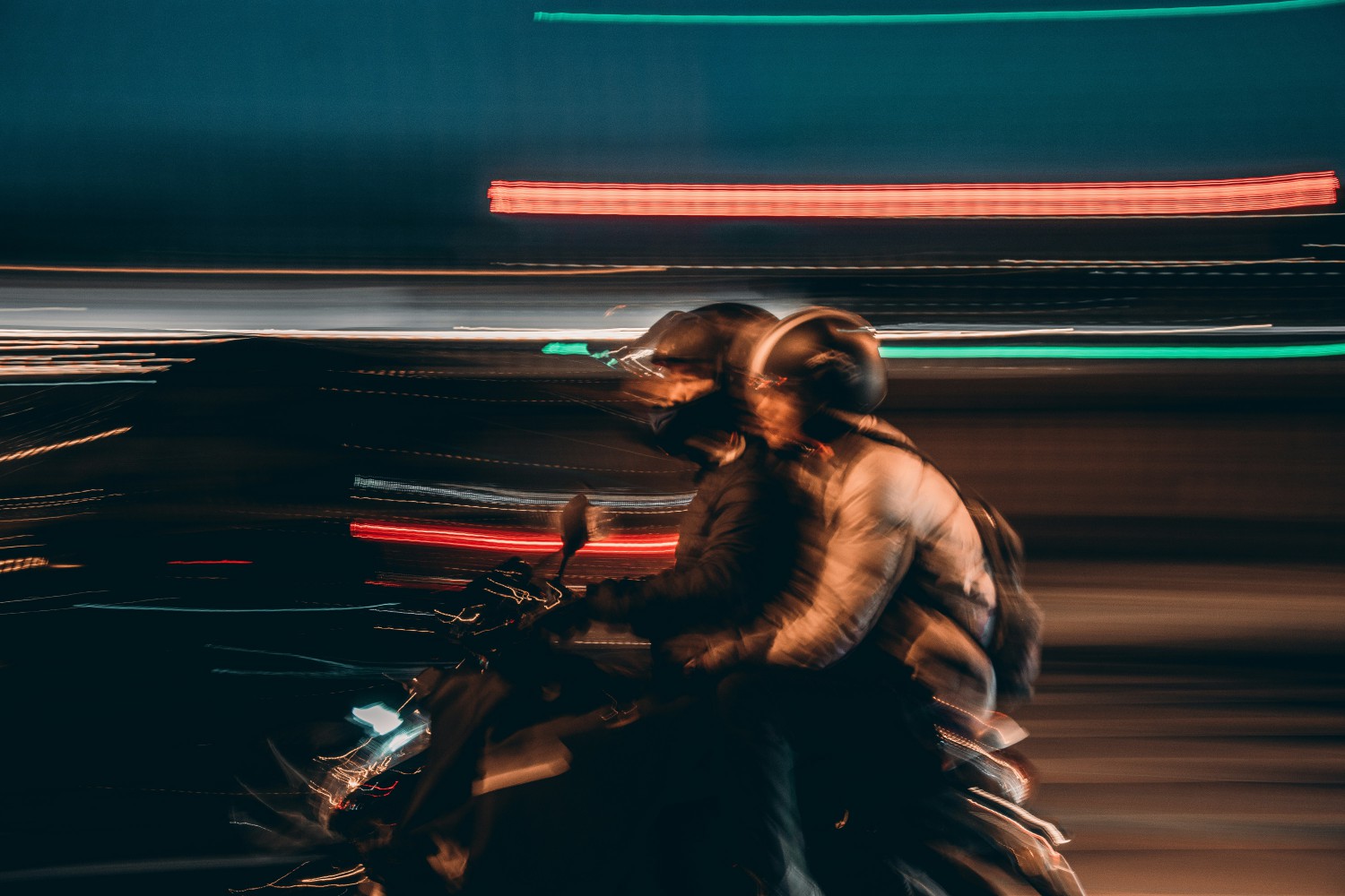 Lampu tembak bisa ganggu pandangan pengendara lain
