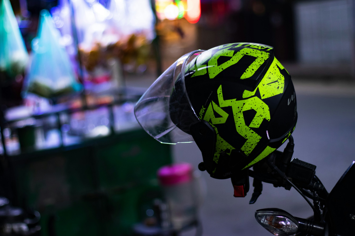 Safety gear yang wajib dipakai pengendara motor
