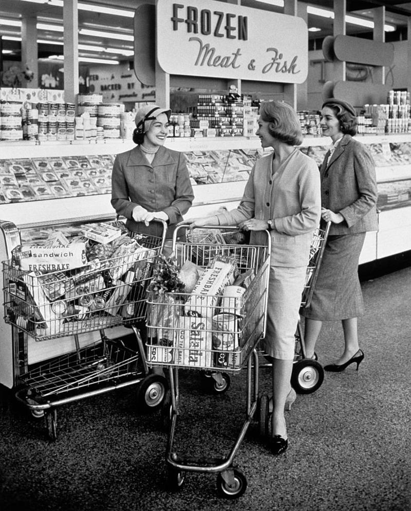 Circa 1950s: A Place to Socialize 1) 1915: General Store for Locals, 3) Circa 1930s: Prices by the Bargain, 6) 1945: Grocery Cart Strollers, 7) Circa 1950: Kroger Expands, 8) Circa 1950s: A Place to Socialize, 10) 1956: The Soda Bar, 11) 1956: A Family Shopping Outing, 12) Circa 1960s: Stores Start Getting Larger, 13) Circa 1960s: The Evolution of the Grocery Bag, 14) Circa 1960s: Don't Forget the Candy, 15) Circa 1960s: Bag it Up, 16) Circa 1960s: Countless Checkout Counters, 17) 1962: The Original Curbside Pickup, 18) 1968: Shopping Carts for the Mid-Century Modern Era, 19) 1968: Underground Markets, 21) 1976: Grand Opening, 22) 1980s: Big-Box is Here to Stay, 23) 1985: The Manhattan Grocery Store, 24) 1995: Kids in the Shopping Cart, 26) Circa 1990s: Don't Forget the CD Section, 27) 1990: Grocery Shopping Made Easy, 28) 1996: Sales! Sales! Sales!