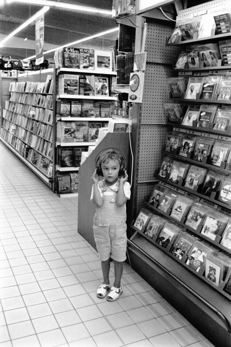 Circa 1990s: Don't Forget the CD Section 1) 1915: General Store for Locals, 3) Circa 1930s: Prices by the Bargain, 6) 1945: Grocery Cart Strollers, 7) Circa 1950: Kroger Expands, 8) Circa 1950s: A Place to Socialize, 10) 1956: The Soda Bar, 11) 1956: A Family Shopping Outing, 12) Circa 1960s: Stores Start Getting Larger, 13) Circa 1960s: The Evolution of the Grocery Bag, 14) Circa 1960s: Don't Forget the Candy, 15) Circa 1960s: Bag it Up, 16) Circa 1960s: Countless Checkout Counters, 17) 1962: The Original Curbside Pickup, 18) 1968: Shopping Carts for the Mid-Century Modern Era, 19) 1968: Underground Markets, 21) 1976: Grand Opening, 22) 1980s: Big-Box is Here to Stay, 23) 1985: The Manhattan Grocery Store, 24) 1995: Kids in the Shopping Cart, 26) Circa 1990s: Don't Forget the CD Section, 27) 1990: Grocery Shopping Made Easy, 28) 1996: Sales! Sales! Sales!