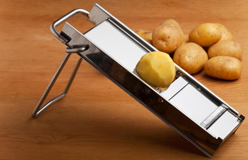 Mandoline slicer 29. Microwave egg poacher, 28. Garlic crusher, 27. Electric juicer, 26. Meat-shredding claws, 25. Electric egg boiler, 24. Salad spinner, 23. Yolk separator, 22. Burger press, 21. Hot dog maker, 20. Electric can opener, 19. Avocado keepers, 18. Yogurt maker, 17. Herb keeper, 16. Mandoline slicer, 15. Breakfast sandwich maker, 14. Whipped cream dispenser, 13. Herb scissors, 12. Spiralizer, 11. Strawberry huller, 10. Fancy cocktail set, 9. Electric kitchen knife, 8. Bacon press, 7. Popcorn maker, 6. Electric salt and pepper grinders, 5. Cupcake/muffin maker, 4. Carrot sharpener, 3. Melon baller, 2. Pizza scissors