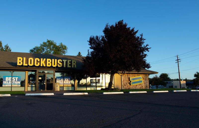 Beloved US stores that have closed their doors, Tower Records, Pets.com, Circuit City, Blockbuster, The Bon-Ton, Toys R Us, Stein Mart, Lord &amp; Taylor, Stage Stores, Family Video, Fry's Electronics, Woolworth's