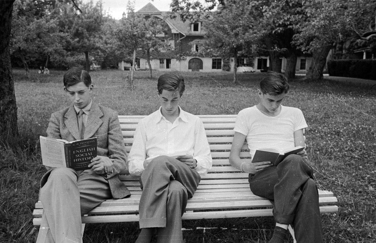 11) 1953
