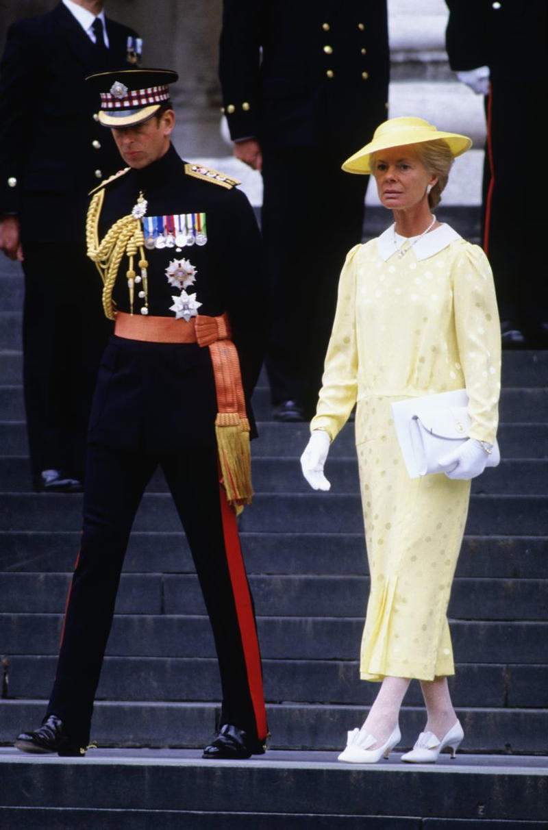 24) 1985